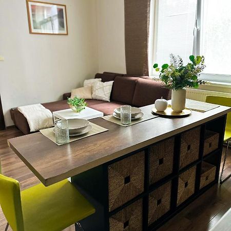 Spacious City Centre Apartment Bratislava Exterior foto